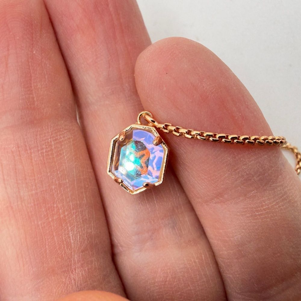 NWT Kendra Scott "Tomon" lariat Necklace in rose gold metal w/ dichroic glass! - Picture 5 of 13